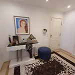 Private Room & Ensuite Bathroom In Stylish Shared Apartment - River View, Beach & Lisbon Accesss Homestay