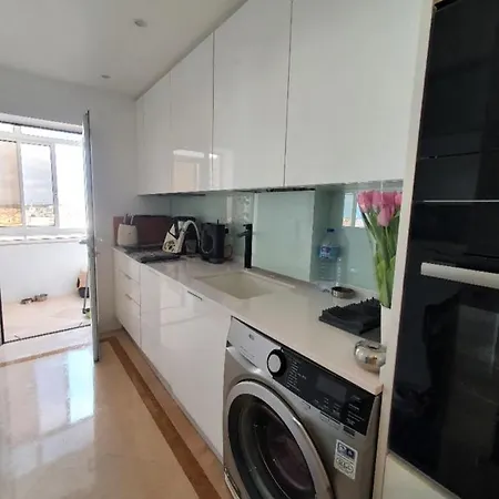 Private & Ensuite Bathroom In Stylish Shared - River View, & Lisbon Accesss