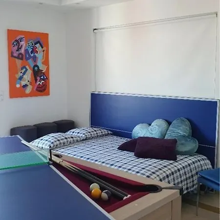 Private Room & Ensuite Bathroom In Stylish Shared Apartment - River View, Beach & Lisbon Accesss * Almada