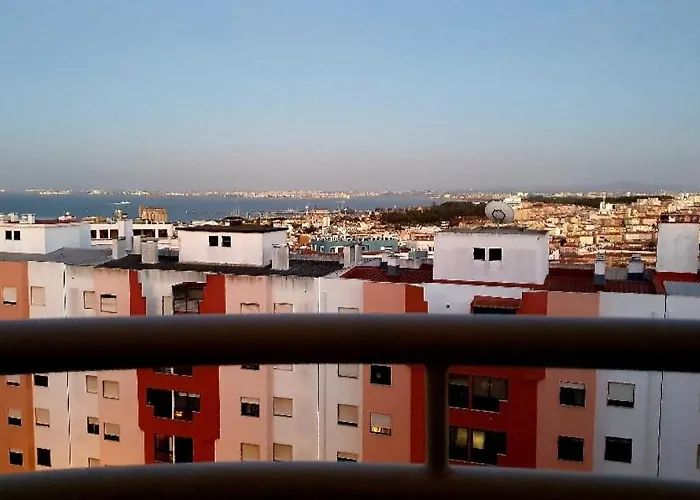 River View & Close To The - Em *